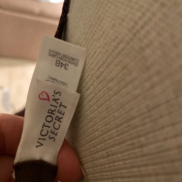 Intimate - Picture 2 of 3